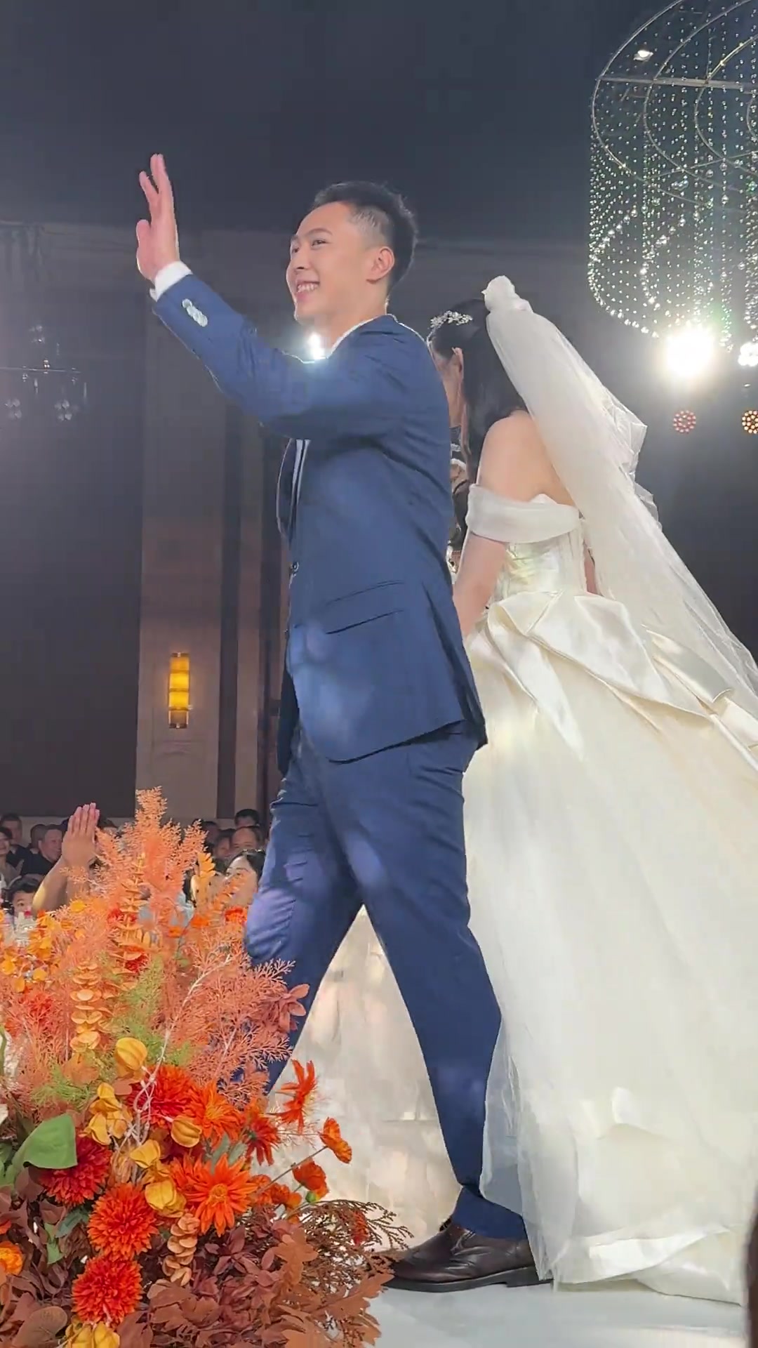 范子铭晒北京后卫姜文结婚视频：祝二位新人永结同心 百年好合